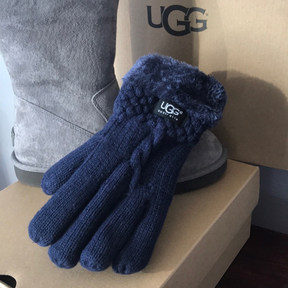 UGG knitted Blue gloves fur inside.